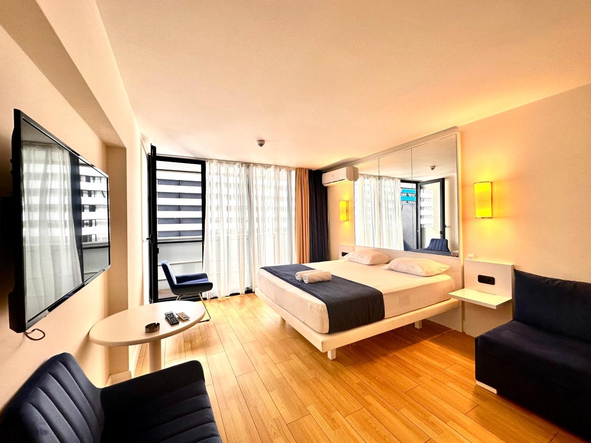 Batumi Orbi City Apart Hotel Bagian luar foto