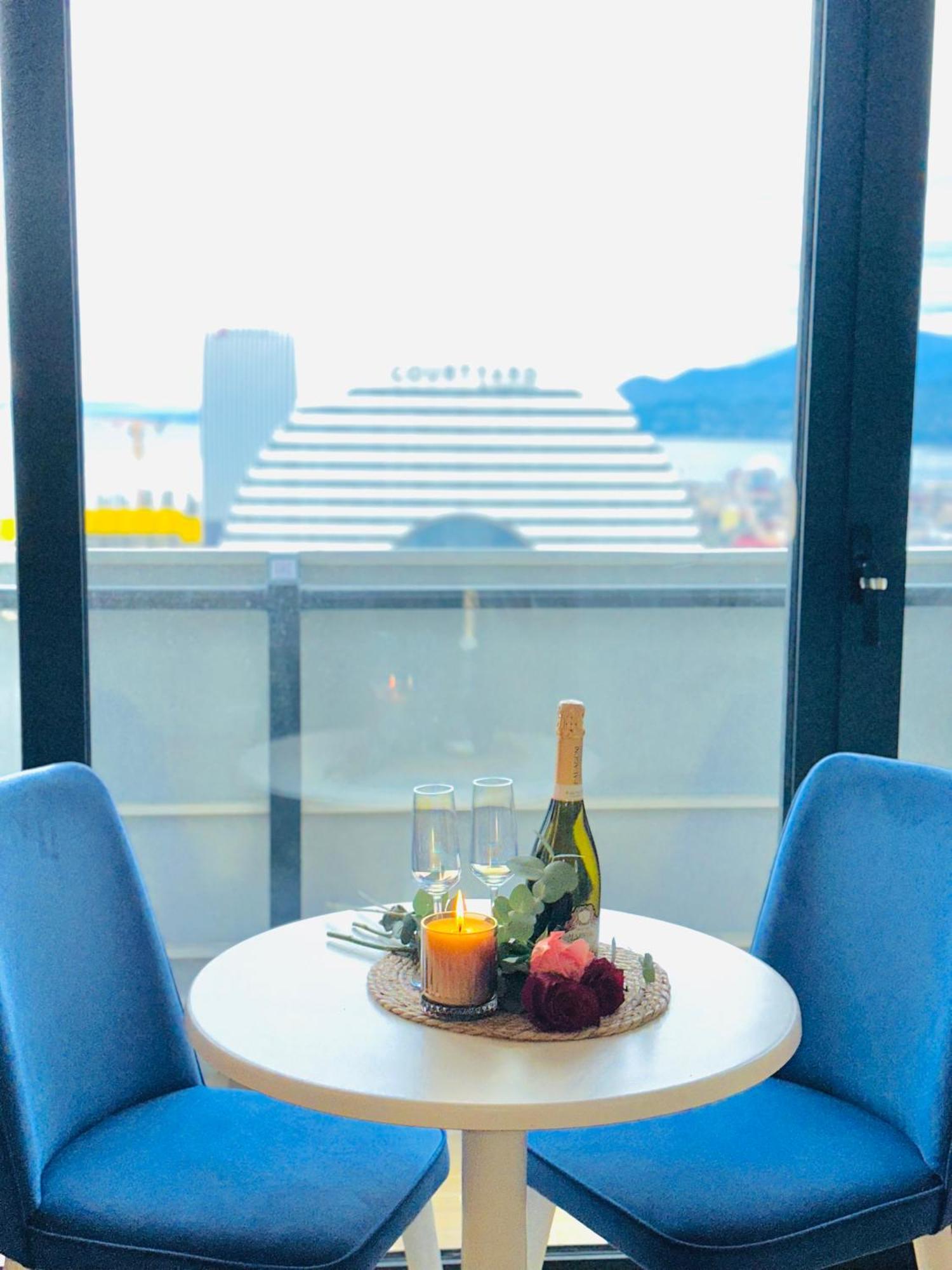 Batumi Orbi City Apart Hotel Bagian luar foto