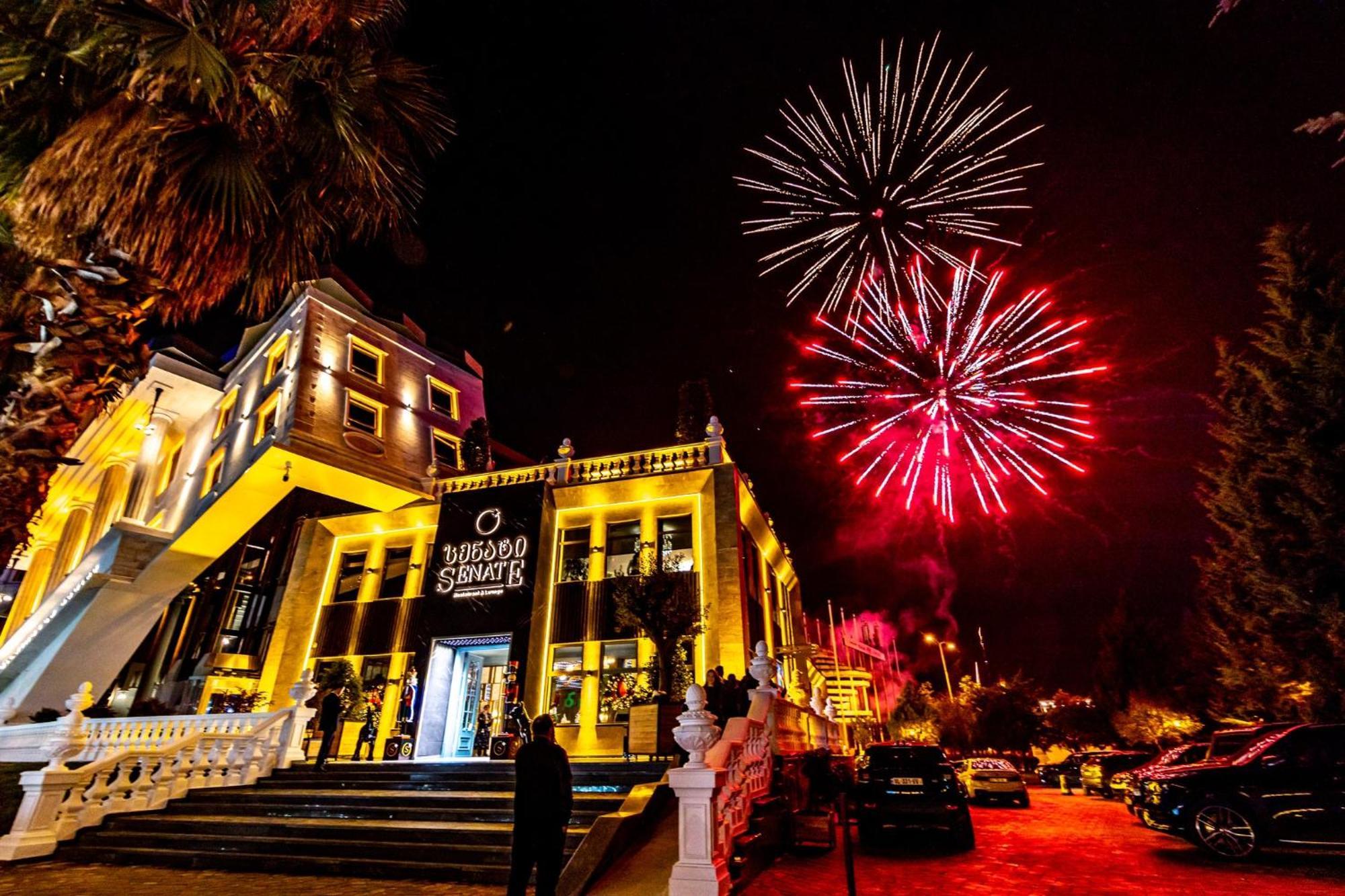 Batumi Orbi City Apart Hotel Bagian luar foto