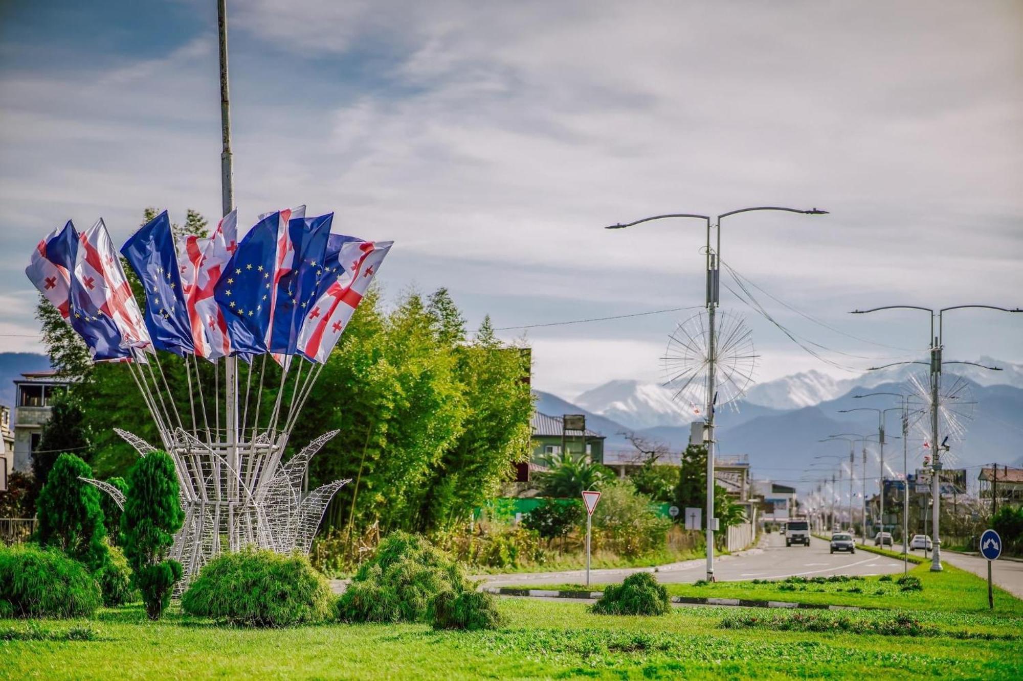 Batumi Orbi City Apart Hotel Bagian luar foto