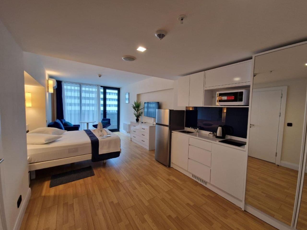 Batumi Orbi City Apart Hotel Bagian luar foto