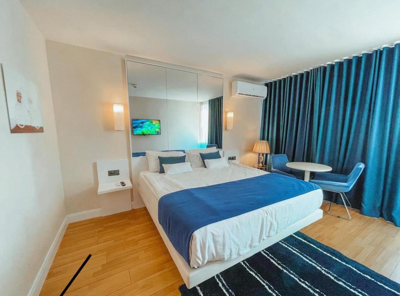 Batumi Orbi City Apart Hotel Bagian luar foto